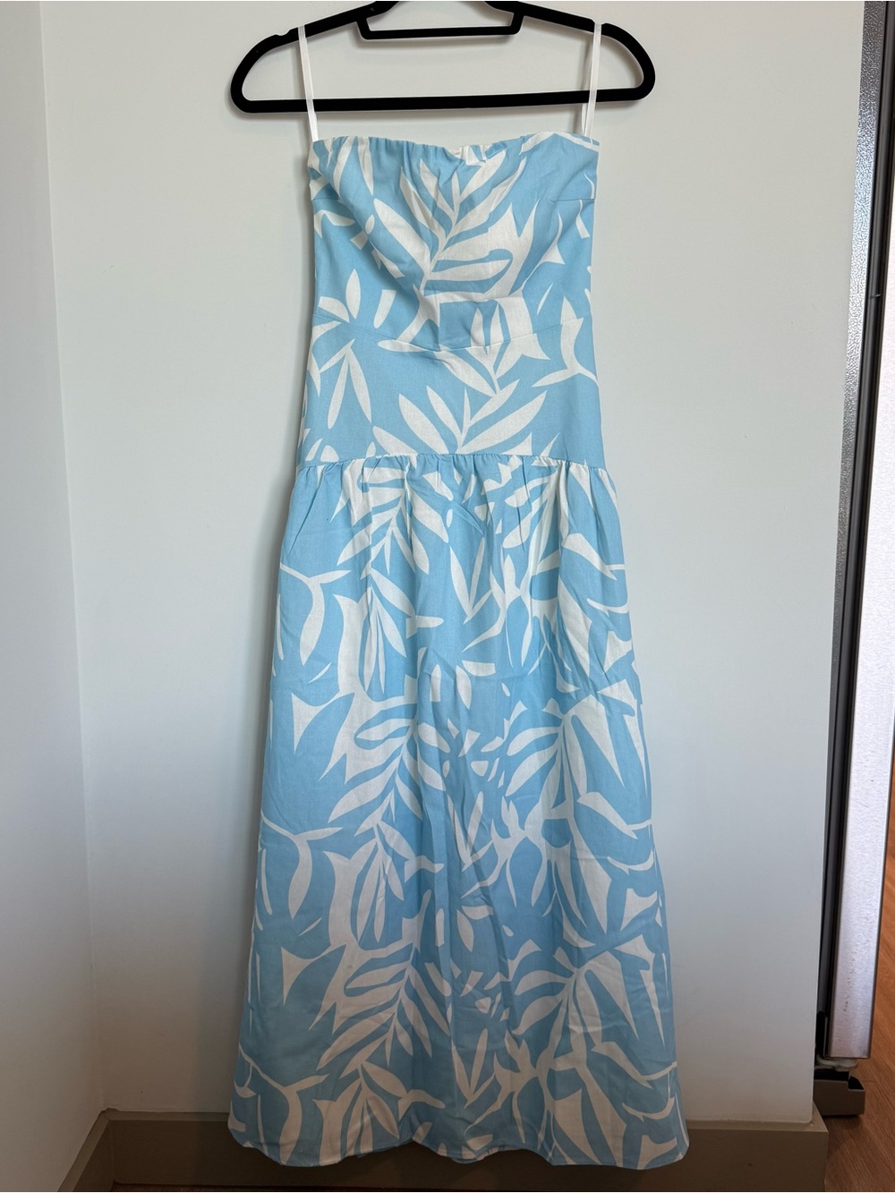 NWT Seven Wonders Light Blue & White Leaf Print Strapless Maxi Dress
